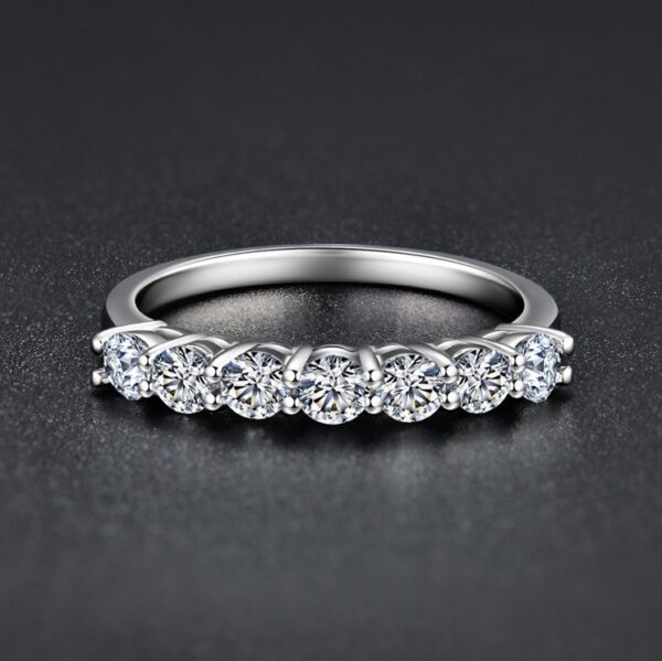 925 Silver ring with Beautiful Synthetic Moissanite